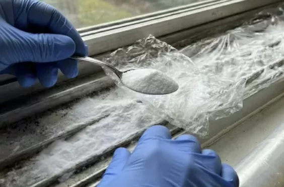 μαγειρικη σοδα στα παραθυρα