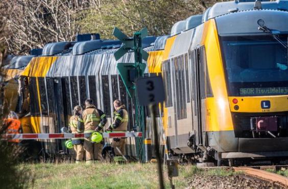 Μετωπική σύγκρουση τρένων στη Δανία