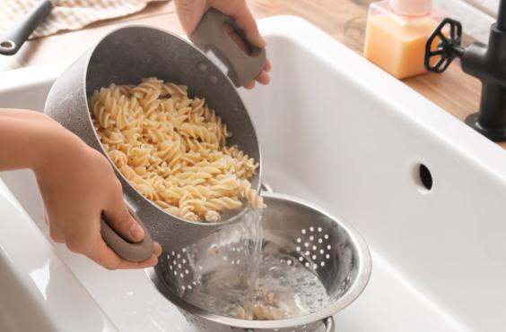 καυτό νερό νεροχύτης