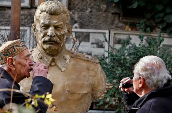 σταλιν, κελαρι