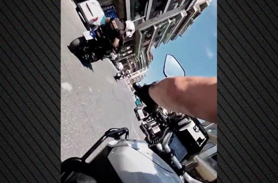 Αστυνομικοί άνοιξαν δρόμο σωτηρίας για γυναίκα με σοβαρό καρδιακό επεισόδιο 
