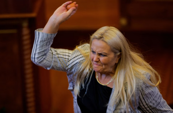 Χαμός στη Βουλή του Κοσόβου