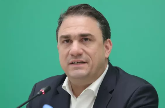 κώστας τσουκαλάς