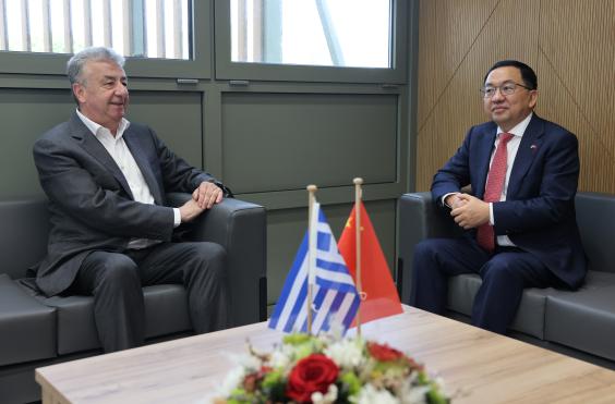 Αρναουτάκης Πρέσβης