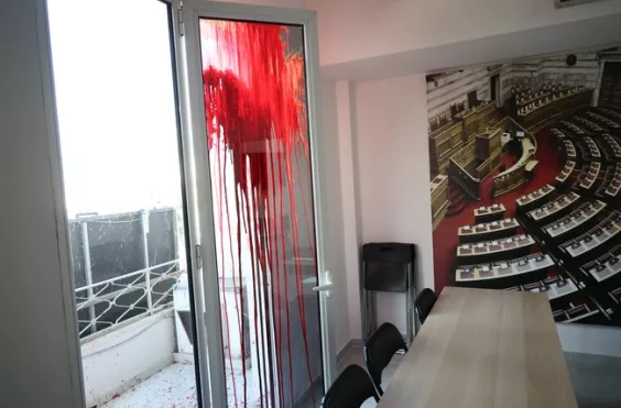 Βανδαλισμός γραφείου Λοβέρδου 