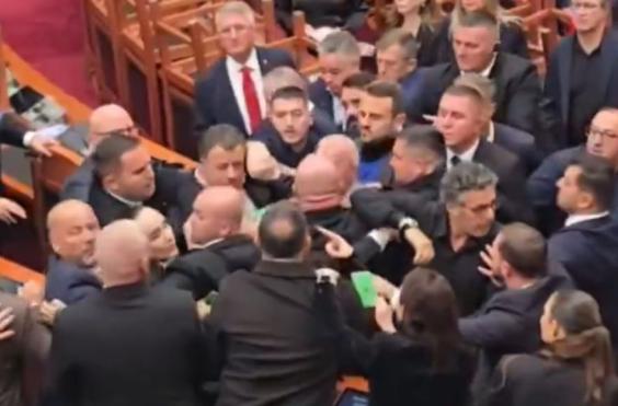 Επεισοδια Βουλη Αλβανια