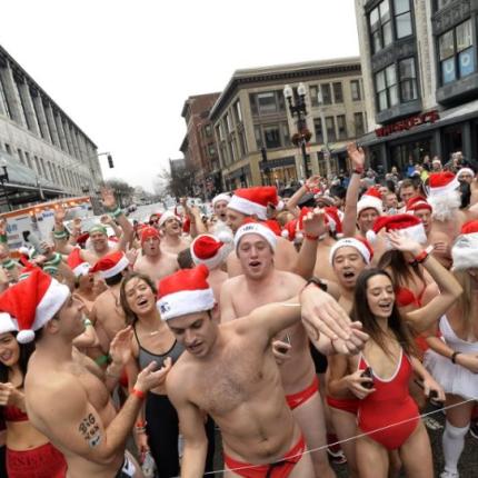 Αγιοβασίληδες τα πέταξαν για καλό σκοπό.jpg