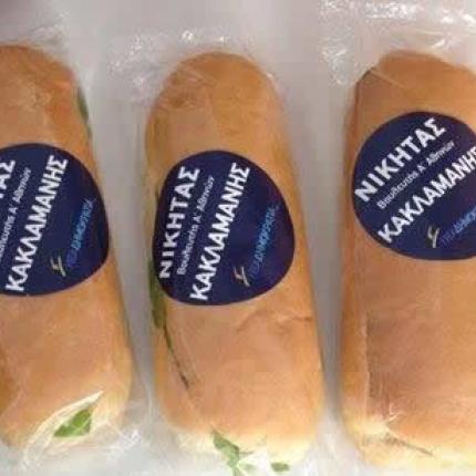 Σάντουιτς με το όνομά του μοίρασε ο Ν. Κακλαμάνης σε εκλογικά κέντρα