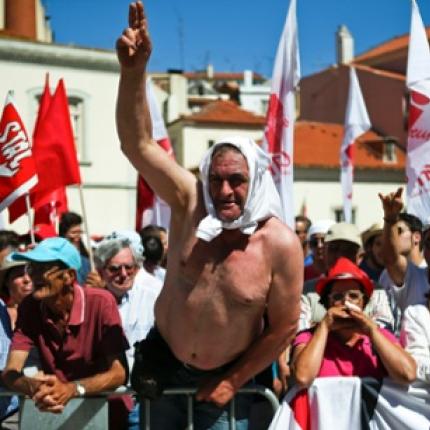 Πορτογαλία: Χιλιάδες διαδήλωσαν εναντίον της λιτότητας