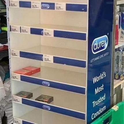 άδεια τα ράφια με τα προφυλακτικά