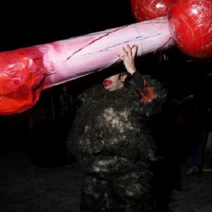  φαλλοί «κατέλαβαν» τη Δονυσίου Αεροπαγίτου