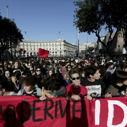 Ιταλία: Κινητοποιήσεις μαθητών για τις αλλαγές στο εκπαιδευτικό σύστημα