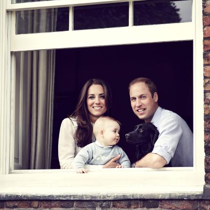 1396293757_prince-william-kate-middleton-george-zoom.jpg