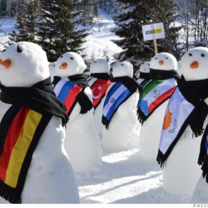 193 χιονάνθρωποι διαμαρτυρίας, ένας για κάθε χώρα του κόσμου!