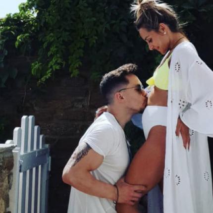 1563852_petrounias-millousi-eginan-goneis-gennise-sto-iaso-i-proti-fotografia-instagram.png.jpg