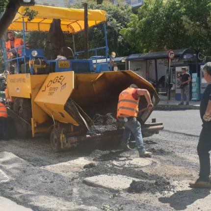 Άσφαλτος στην πλατεία Κορνάρου