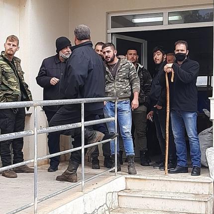 Οι αγρότες αντιδρούν στο ζήτημα των δασικών χαρτών.