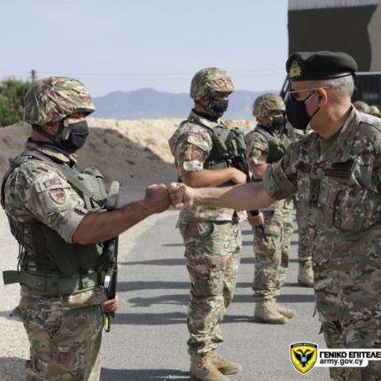 Κατά τη διάρκεια των επισκέψεων του, ο Αρχηγός της ΕΦ, διαπίστωσε το υψηλό ηθικό, την ετοιμότητα και την αφοσίωση του προσωπικού.