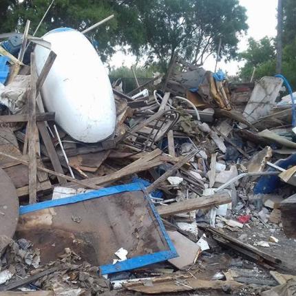 σκουπιδια ακινητο