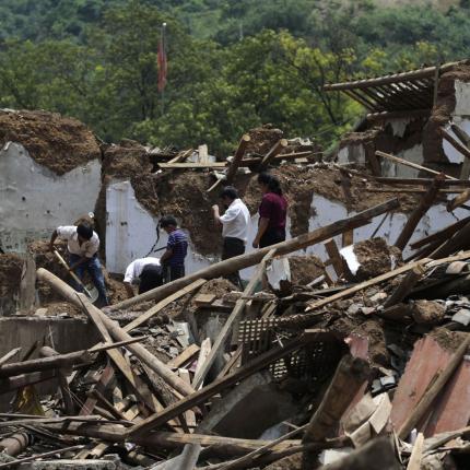 Ισημερινός: Δύο νεκροί, οκτώ τραυματίες και τρεις εγκλωβισμένοι από σεισμό 5,1 Ρίχτερ