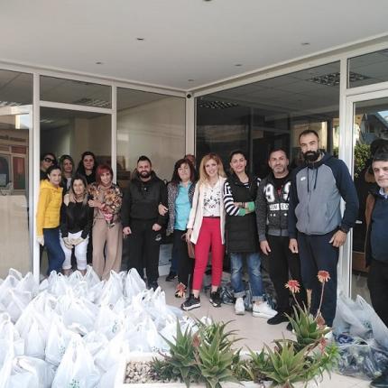Τα προϊόντα διανέμονται πόρτα – πόρτα στους δικαιούχους κάθε δημοτικής ενότητας
