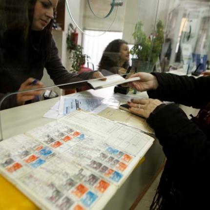 Το σχέδιο για τη μείωση των εισφορών στο ΙΚΑ - Αναλυτικοί πίνακες