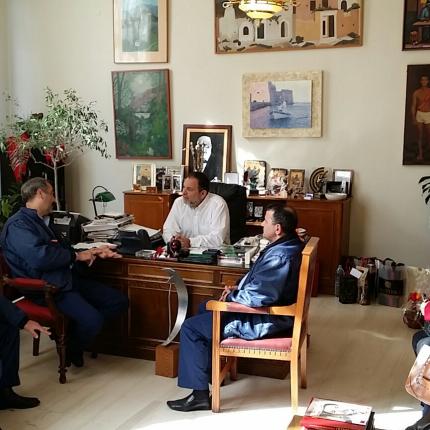 Με τους σχολικούς φύλακες συναντήθηκε σήμερα ο Κουράκης