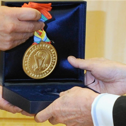 Για 4,5 εκατομμύρια δολάρια πουλήθηκε το Νόμπελ για την ανακάλυψη του DNA