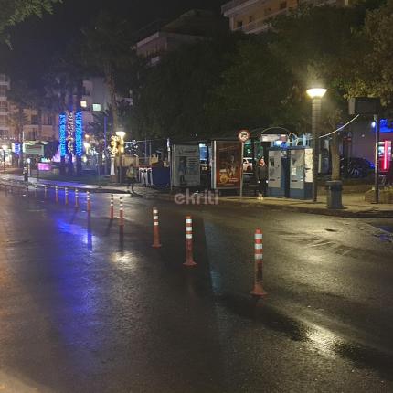 Εικόνα από την πλατεία Κορνάρου σήμερα.