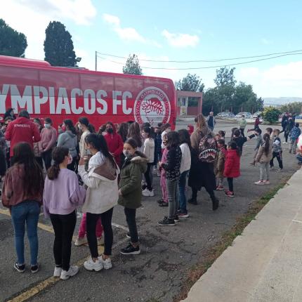 Στα παιδιά μοιράστηκαν δώρα από την ΠΑΕ Ολυμπιακός.