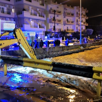 Ο Δήμος Μαλεβιζίου αποκαθιστά τα προβλήματα από τις βροχές 