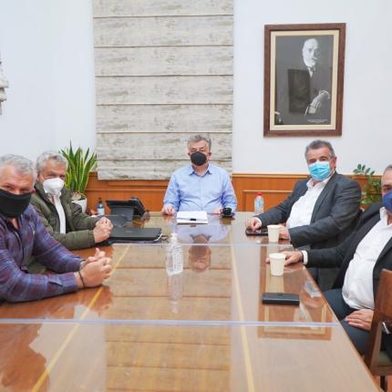 Συνάντηση Περιφερειάρχη με Δημάρχους Φαιστού και Αγίου Βασιλείου 