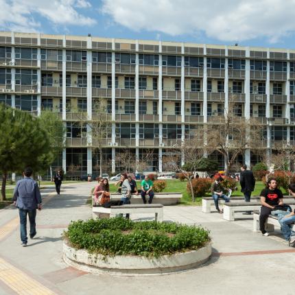 Εισαγγελική έρευνα για την εισβολή ατόμων στη Φιλοσοφική ΑΠΘ