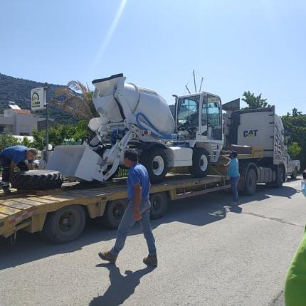 Μια αυτόματη μπετονιέρα παραδόθηκε στο Δήμο Οροπεδίου Λασιθίου