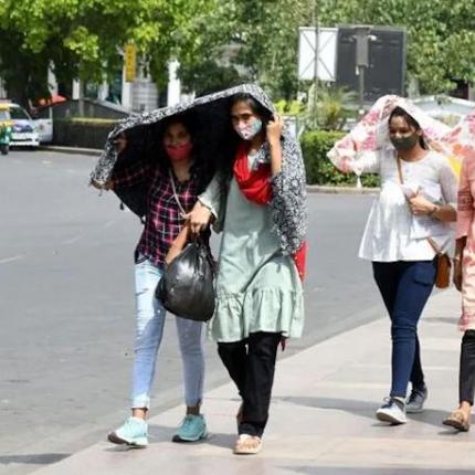 Σφοδροί καύσωνες πλήττουν την Ινδία