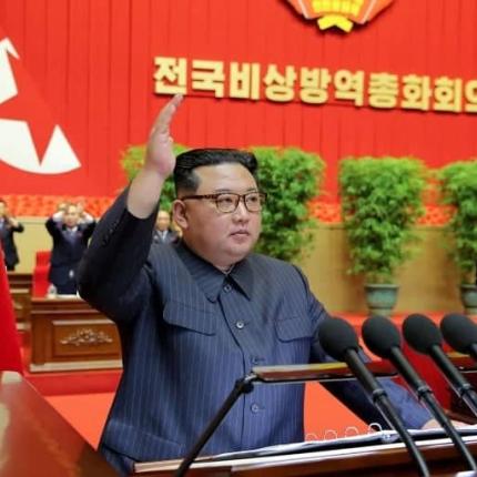 Ο Κιμ Γιονγκ Ουν δήλωσε ότι η Βόρεια Κορέα νίκησε τον κορωνοϊό