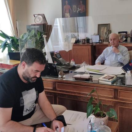 λαμπρινός σισαμάκης