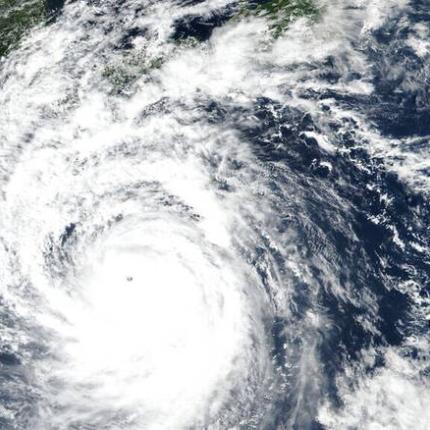 τυφώνας Νανμαντόλ