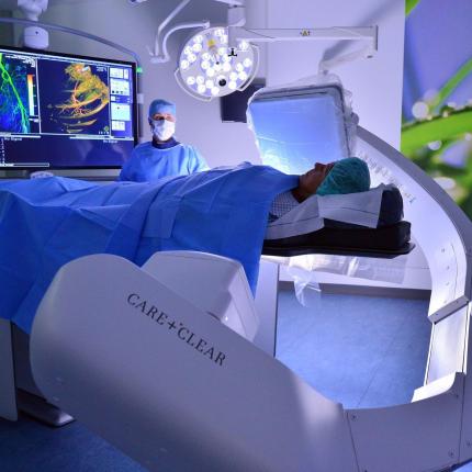 ΠΑΓΝΗ μηχάνημα ακτινοθεραπείας