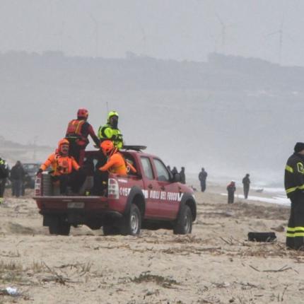 Ιταλία: 60 οι νεκροί μετανάστες από το ναυάγιο κοντά στις ακτές της Καλαβρίας
