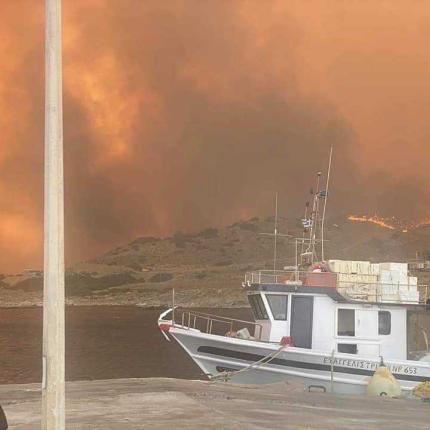 Στις φλόγες τρία ξενοδοχεία στη Ρόδο