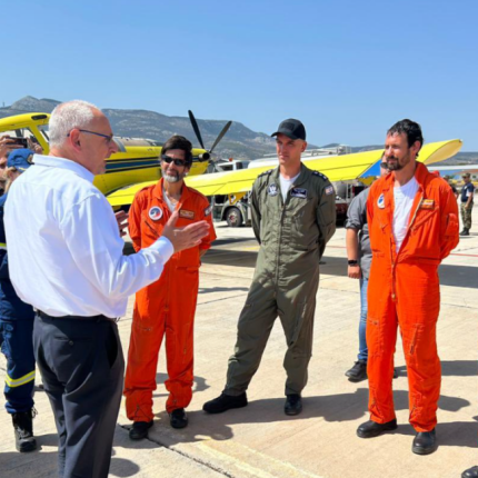 Έφτασαν στην Ελλάδα τα ισραηλινά πυροσβεστικά