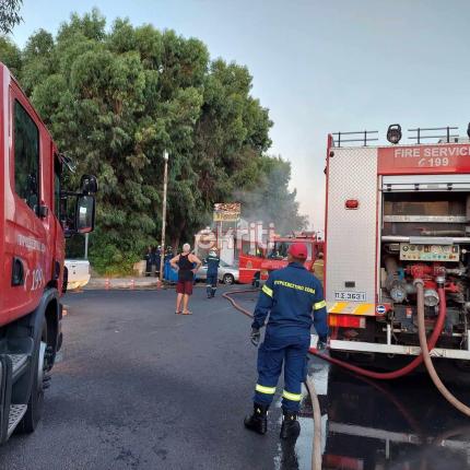 Συναγερμός στην Πυροσβεστική - Στις φλόγες καντίνα