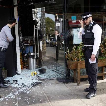 βανδαλισμος μαγαζιου εβραιων