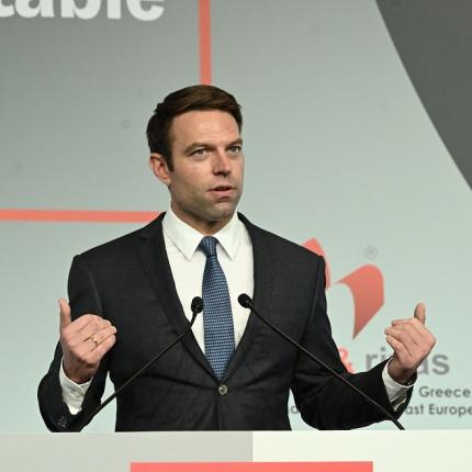 κασσελακης, economist