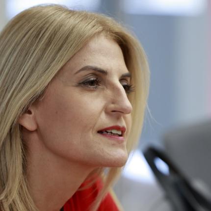 δώρα αυγέρη 