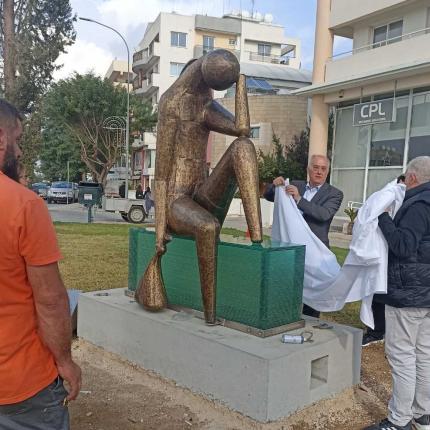 γλυτο - σκεπτομενος προσφυγας