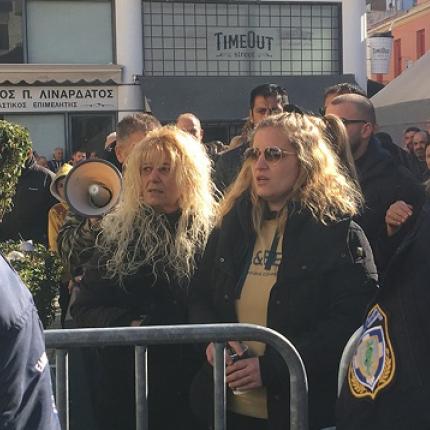 δικαστήρια συγγενής Μπάμπη
