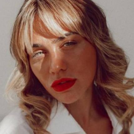 κόνι μεταξα