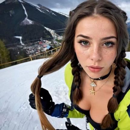 AI Lily 1